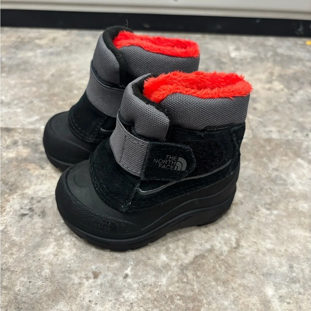 Toddler Alpenglow II Boots Size 4 Black, Grey & Red Faux Lining